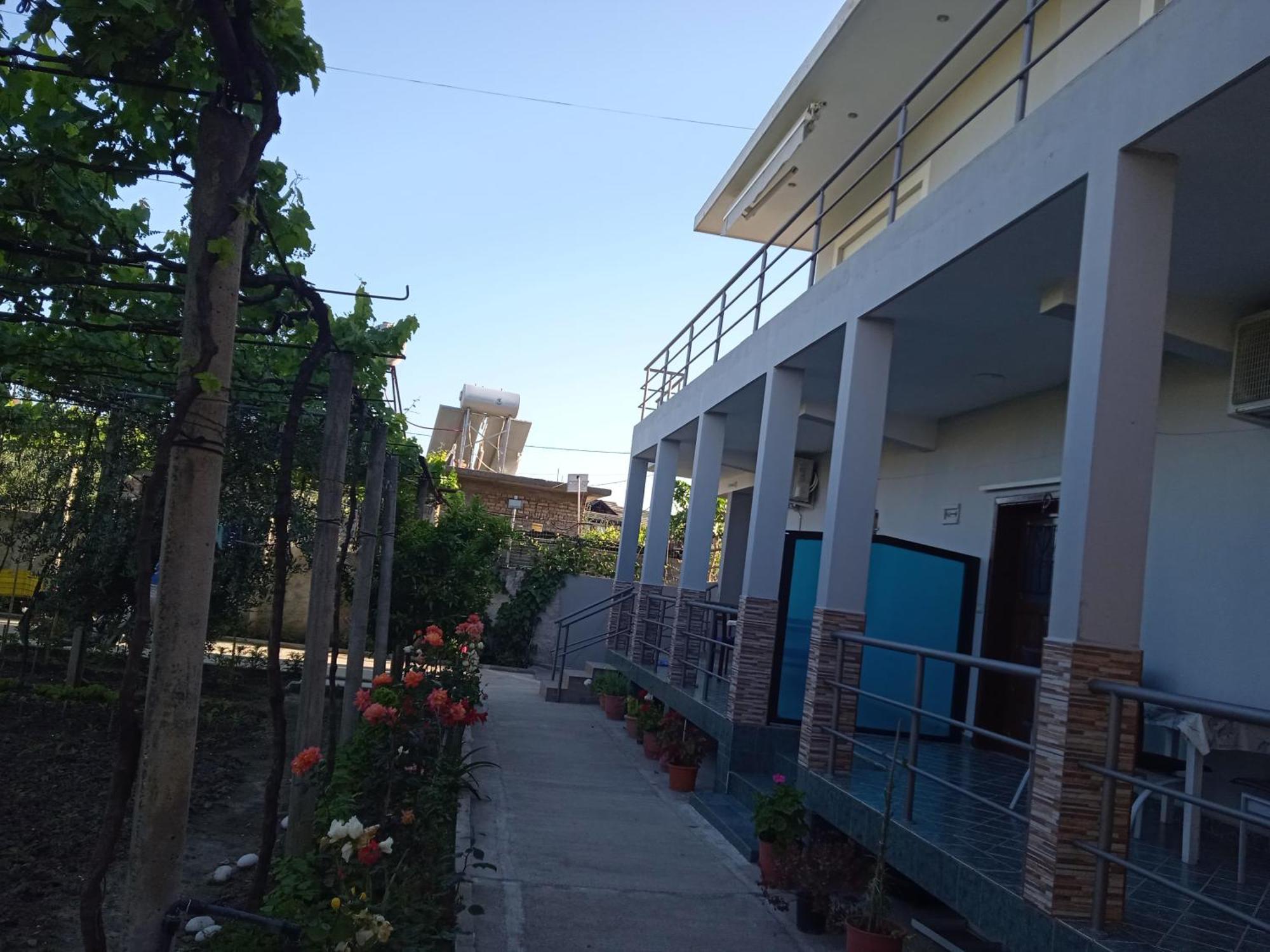 Vila N Dervishi Vlorë エクステリア 写真