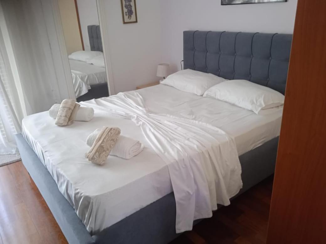 Vila N Dervishi Vlorë エクステリア 写真