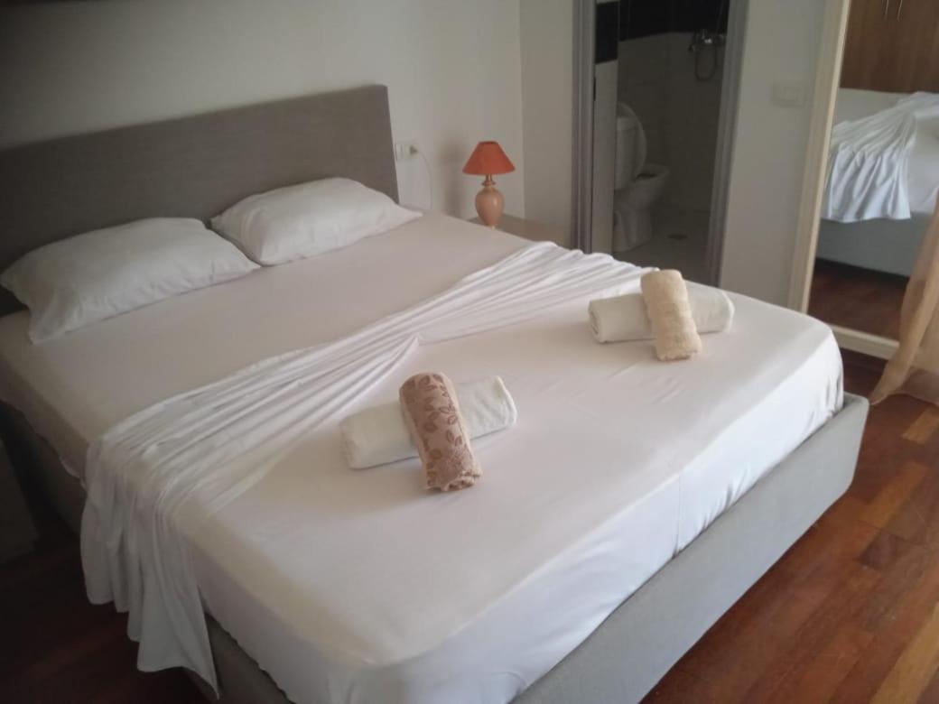 Vila N Dervishi Vlorë エクステリア 写真